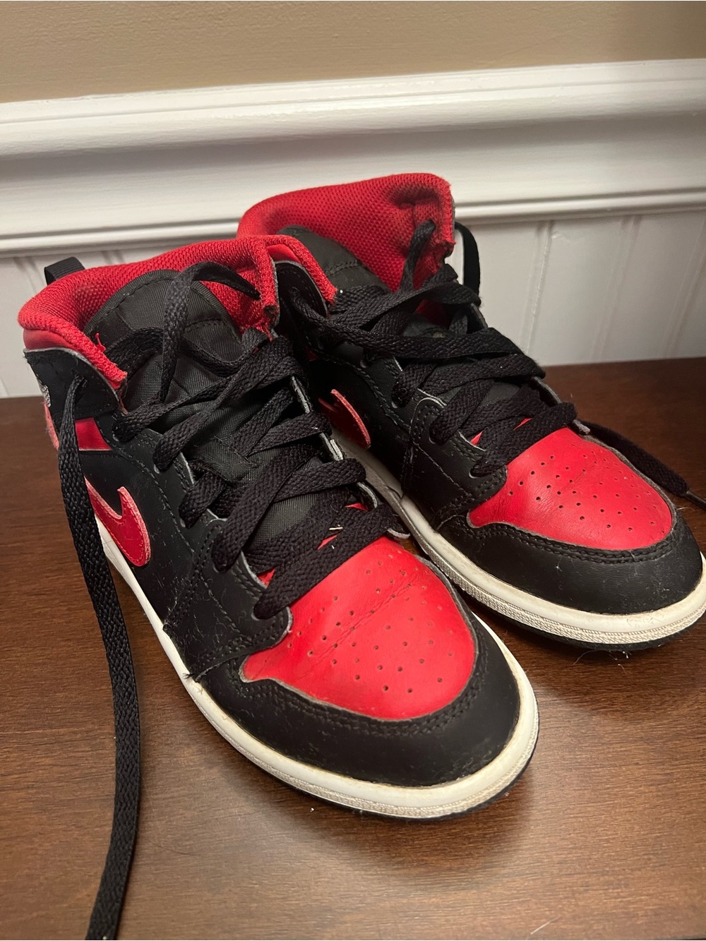 Nike Air Jordan 1 Mid Bred Twist DQ8424-067 Boys Youth Size 1.5Y Red Black